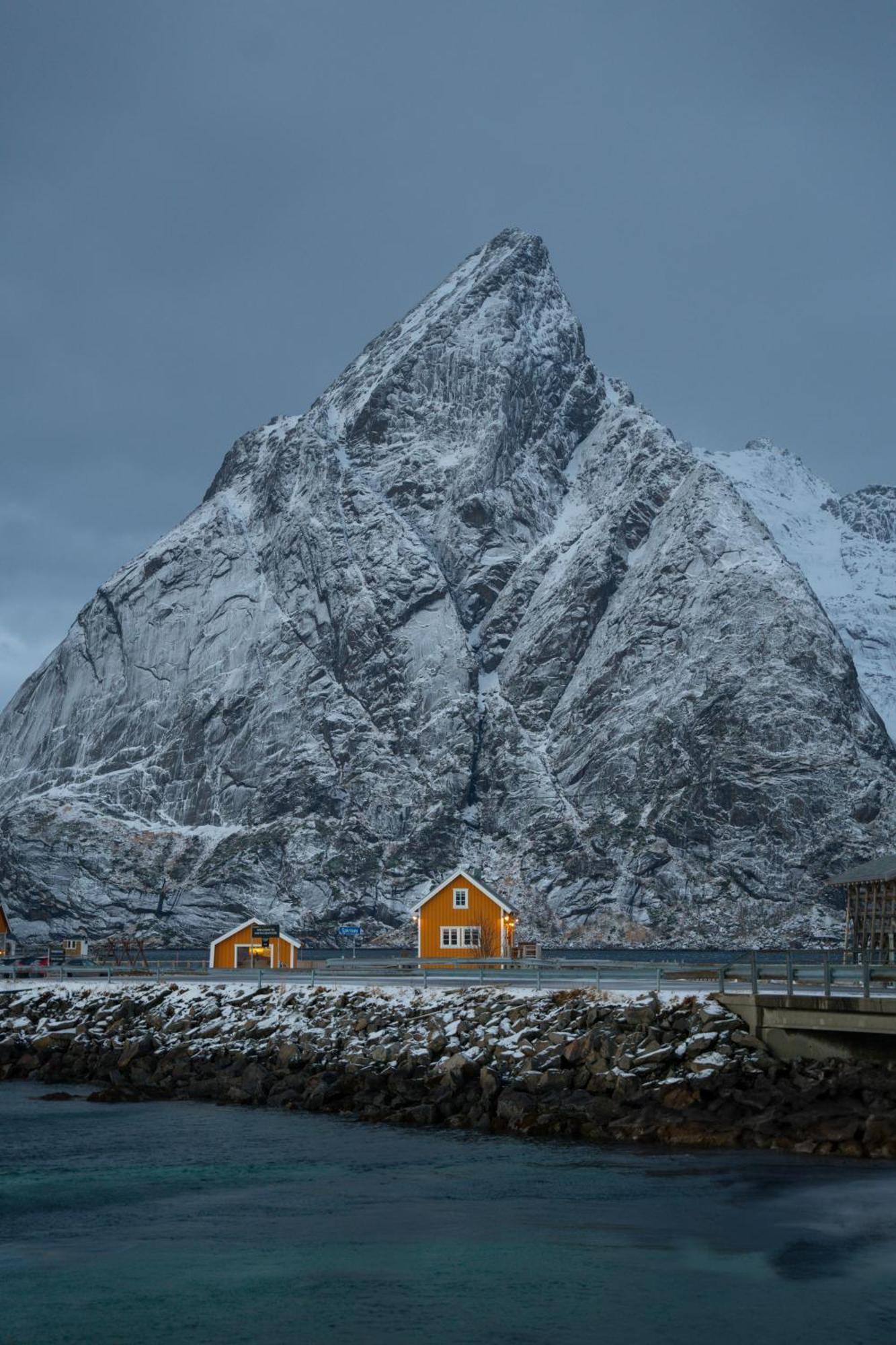 The Famous Yellow House Reine Εξωτερικό φωτογραφία