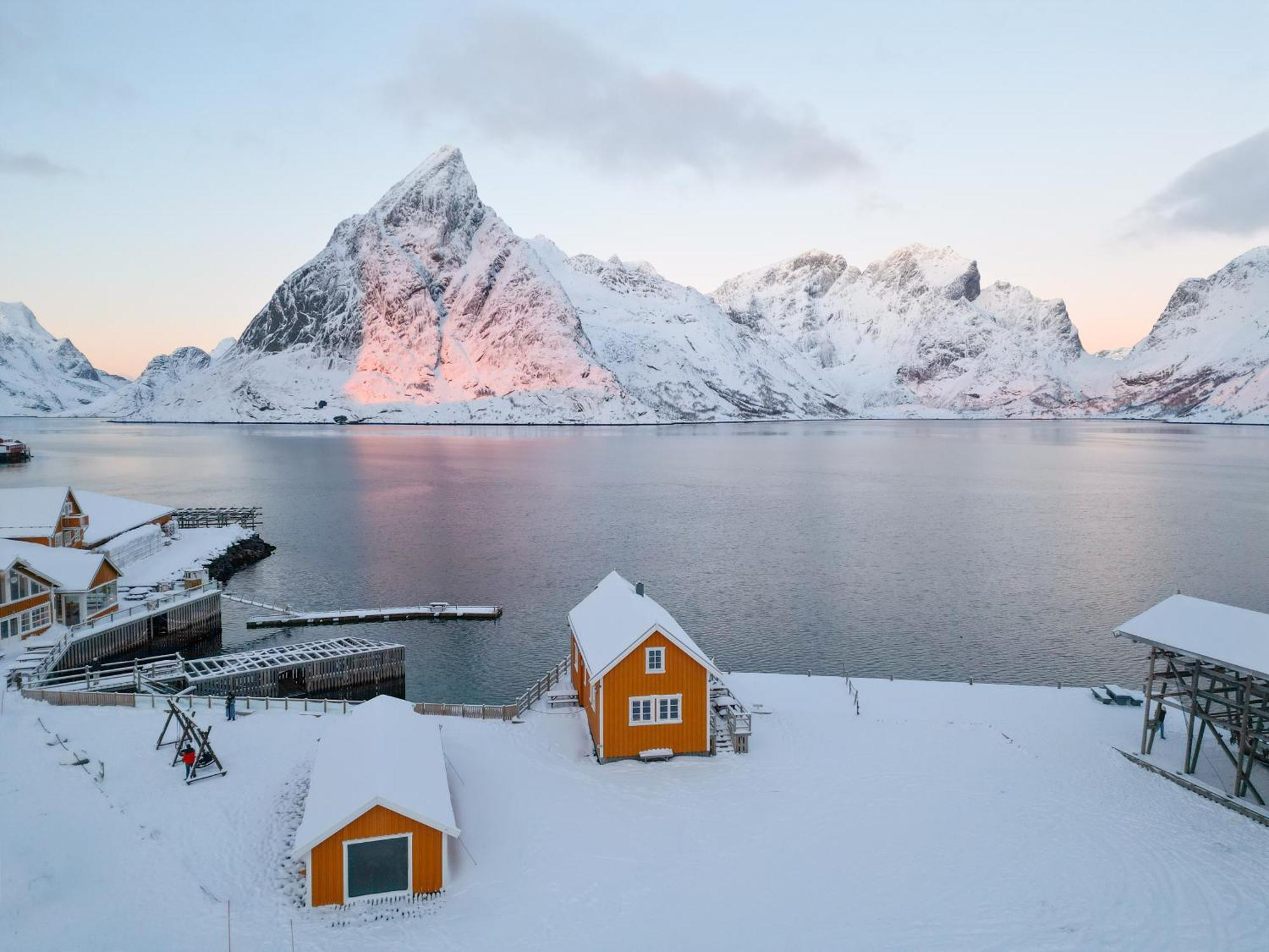 The Famous Yellow House Reine Εξωτερικό φωτογραφία