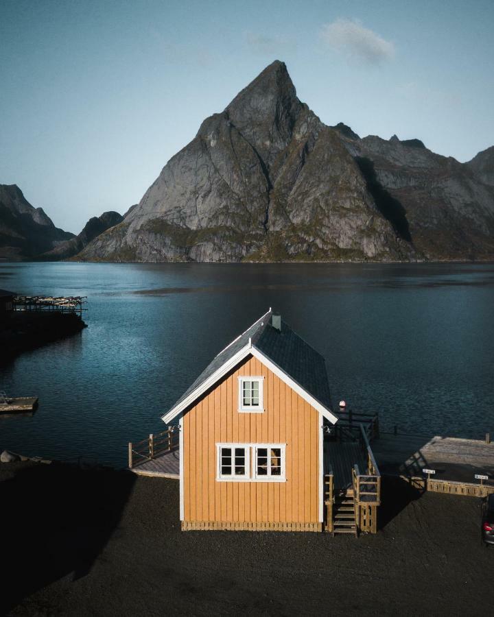 The Famous Yellow House Reine Εξωτερικό φωτογραφία
